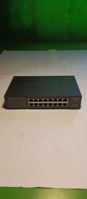 PLANET FSD-1600 10/100 Mbps Ethernet Switch.