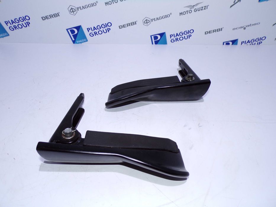 Podnóżek pasażera Piaggio Beverly 300/400cc MP3 300/530cc OEM.