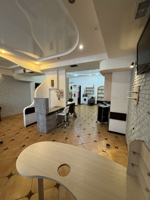 Оренда приміщення, ЦЕНТР, н/б, фасад, недорого.