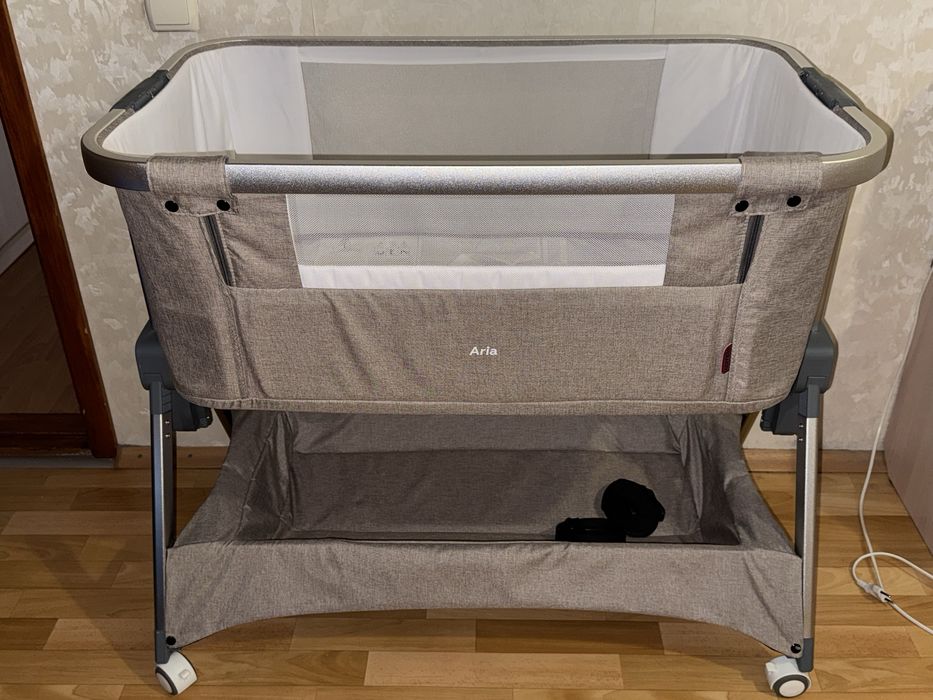 Продам приставне ліжечко Carrello Aria