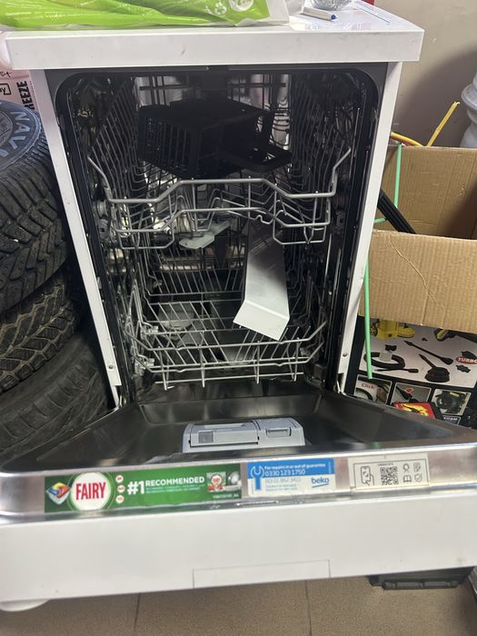 Посудомийна машина Beko DVS05025W