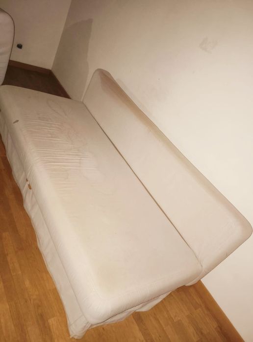 Sofá cama com arrumação