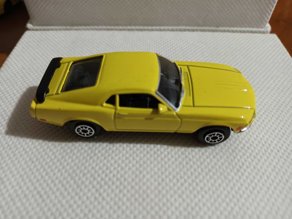 Mimiaturas 1/64 Welly CM2