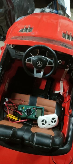 Carro eléctrico para 2 crianças com comando