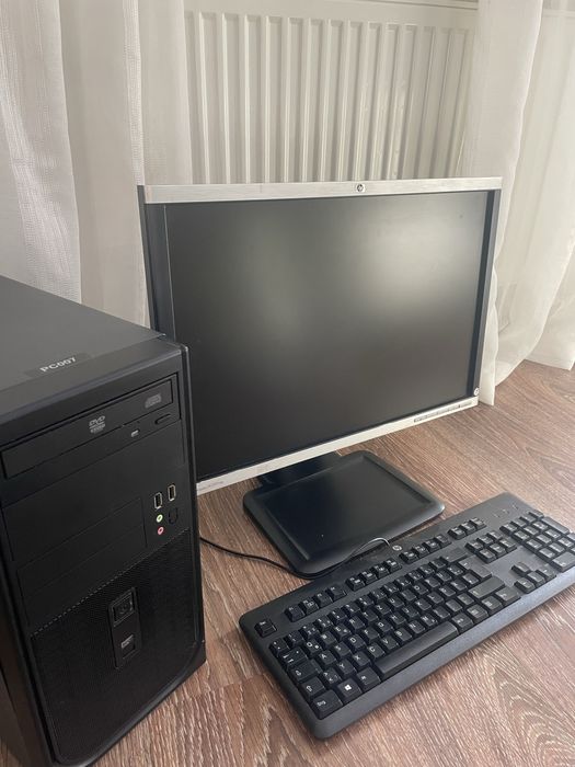 Компʼютор з монітором