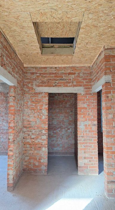 Котедж 165 кв. м з гаражем та ділянкою 4,8 соток