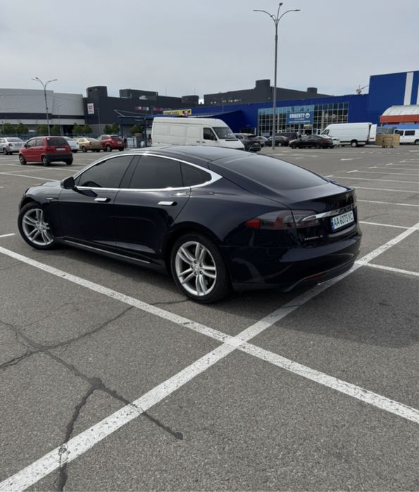 Tesla model S 85 кВт