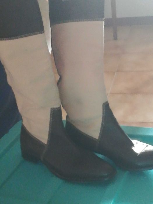 Botas altas pelo joelho