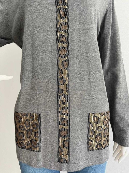 Sweterek damski szary.