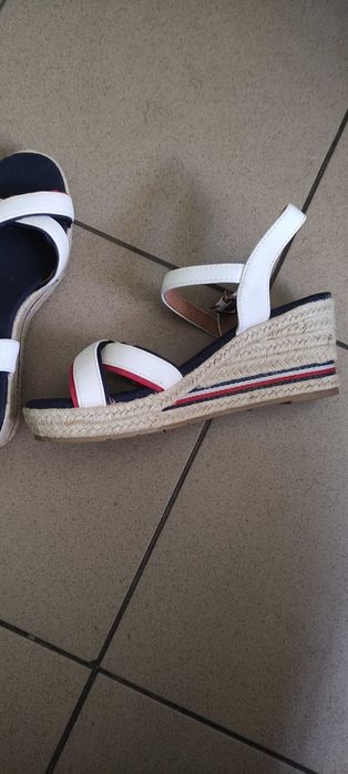 Жіночі босоніжки