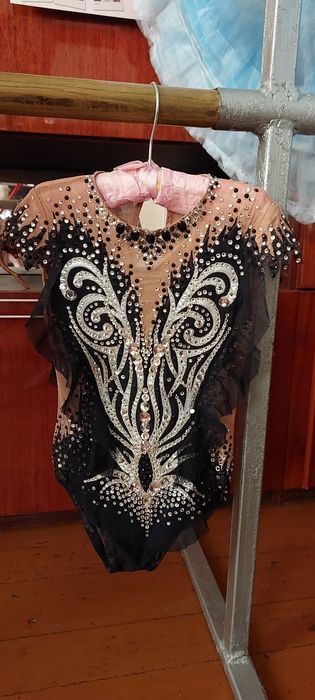 Купальник для гимнастики на 9-10 лет.