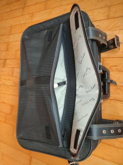 Mala de viagem da Pierre Cardin.