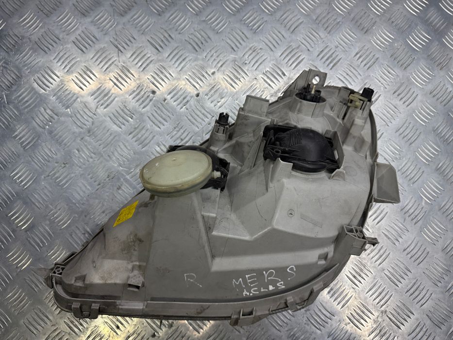 Фара правая  Mercedes W168  A class A1688201861