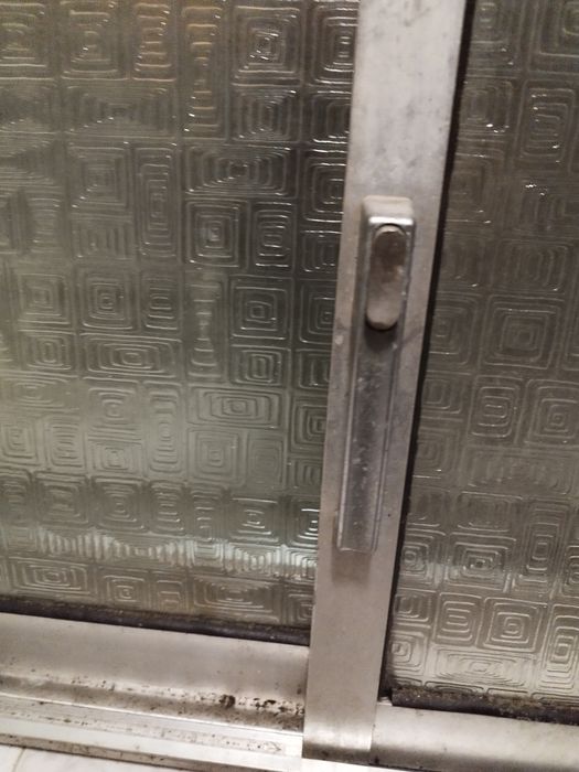 Janela de alumínio em bom estado 90 por 63 altura