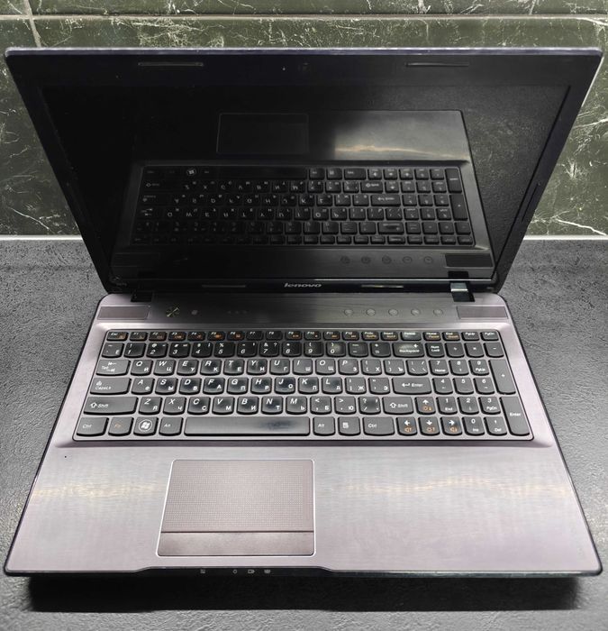 Ноутбук Lenovo IdeaPad Z575