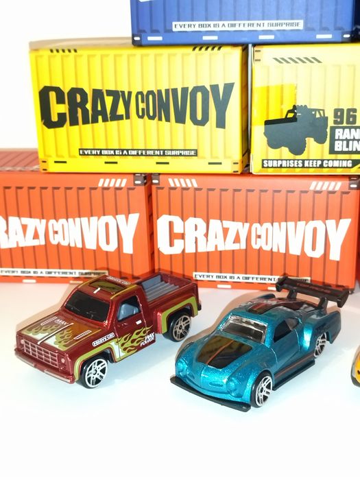 Набор металлических машинок 24-шт по типу Hot Wheels в коробочках.