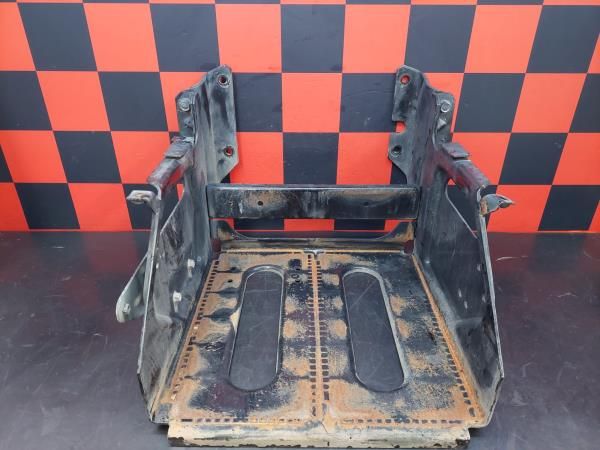 Base / caixa da bateria MITSUBISHI TRUCKS Canter