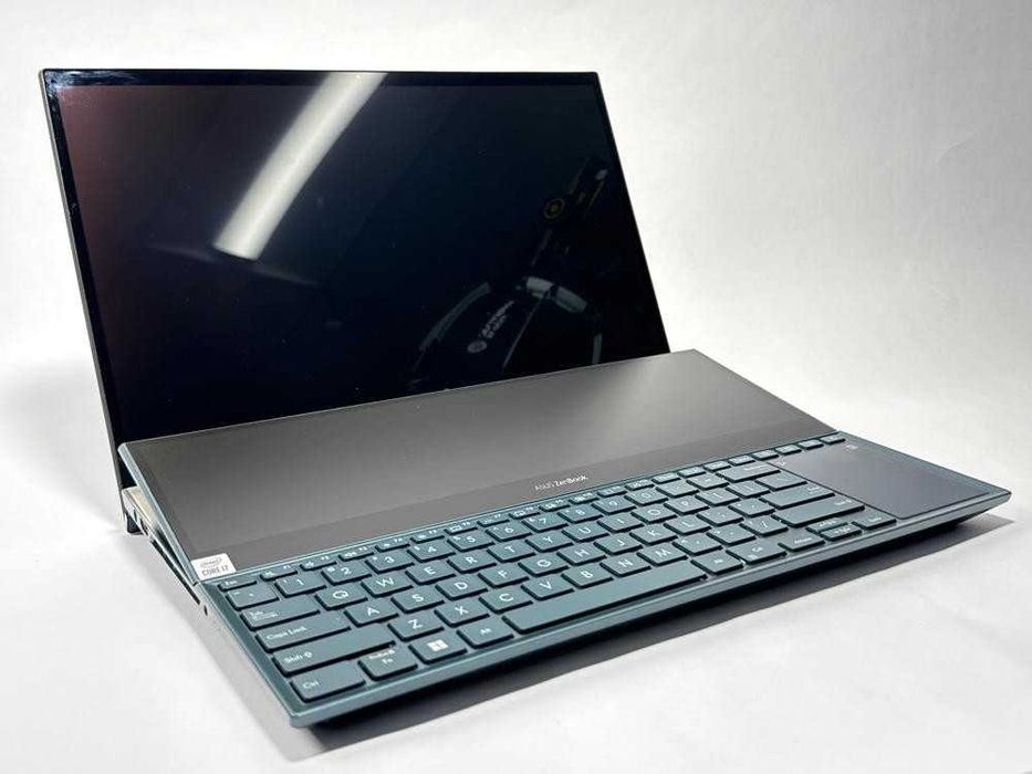 ASUS ZenBook Pro Duo 15 OLED UX582 i7 16 GB 1 TB RTX 3070 4K