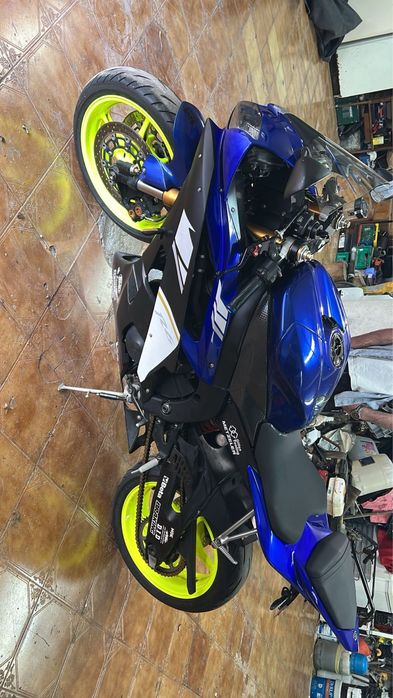 Vendo Yamaha YZFR-R6