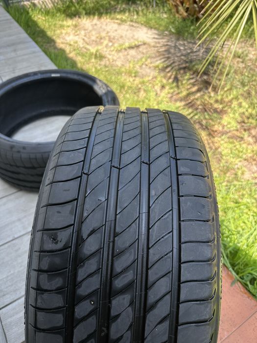 Jantes MAM de Liga Leve 18” com pneus 245/40 + 2 Pneus Michelin e-Primacy 225/40