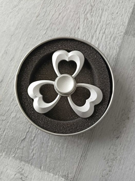 Fidget spinner serce