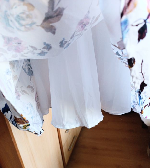 Biała sukienka w kwiaty Grace Karin, rozm. S, komunia, chrzciny