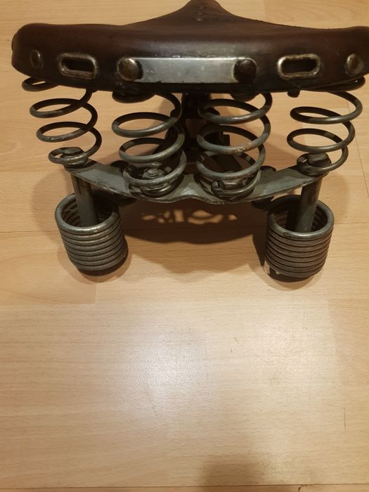 Siodła rowerowe PRIMUS FABRIKAAT NR 9890