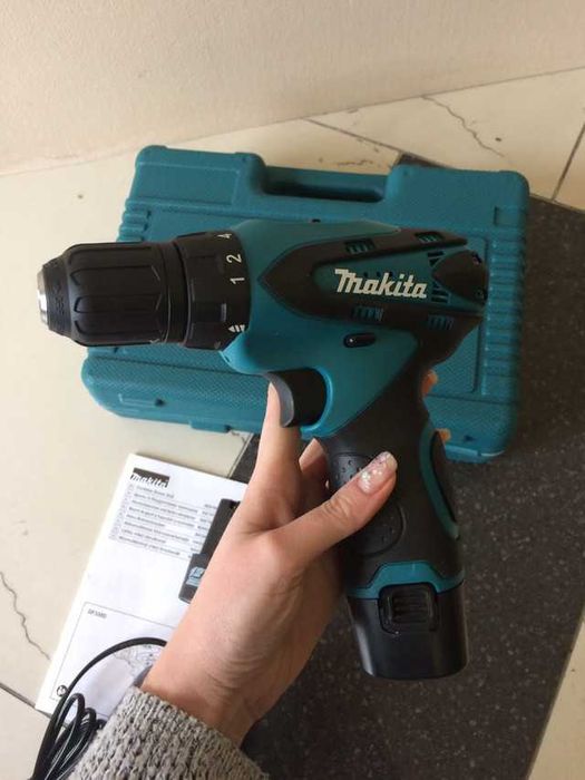 Шуруповерт Makita (24V, 2AН) с набором. Аккумуляторный