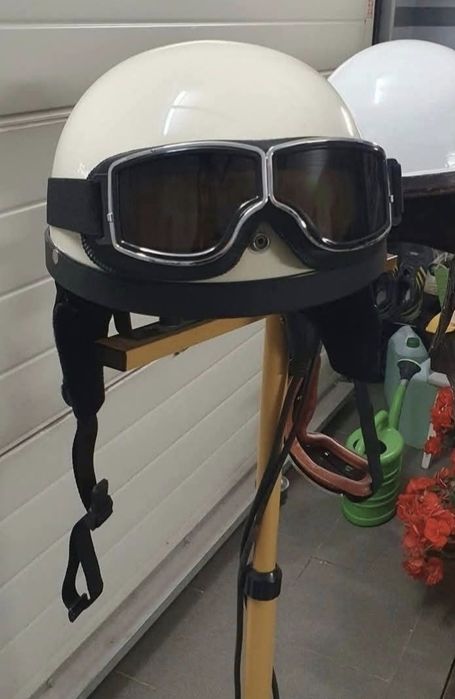 Kask orzeszek gogle kość słoniowa prl