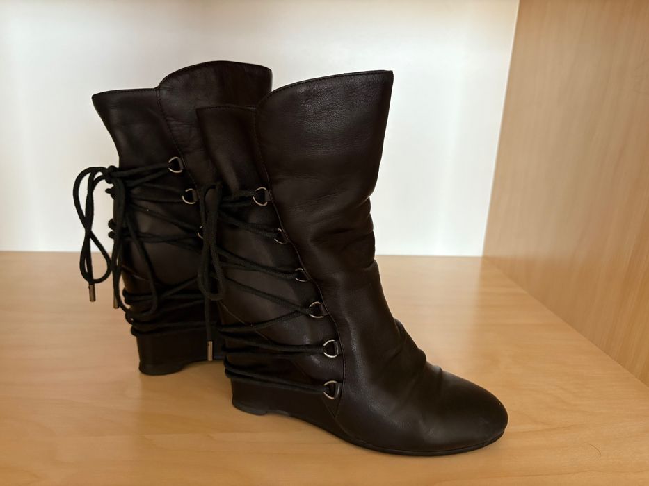 Шкіряні чобітки на танкетці 38 розмір