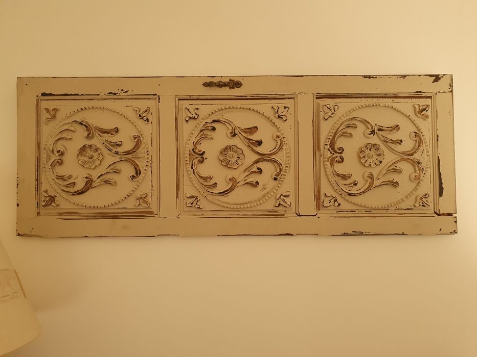 Elemento decorativo suspenso - porta rústica