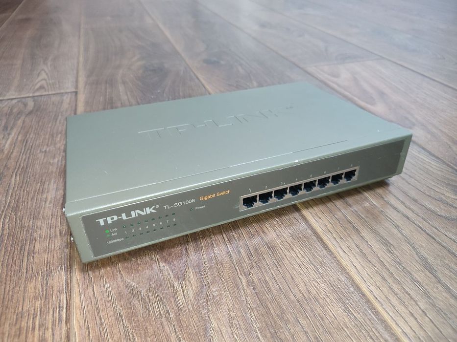 Коммутатор TP-Link TL-SG1008
