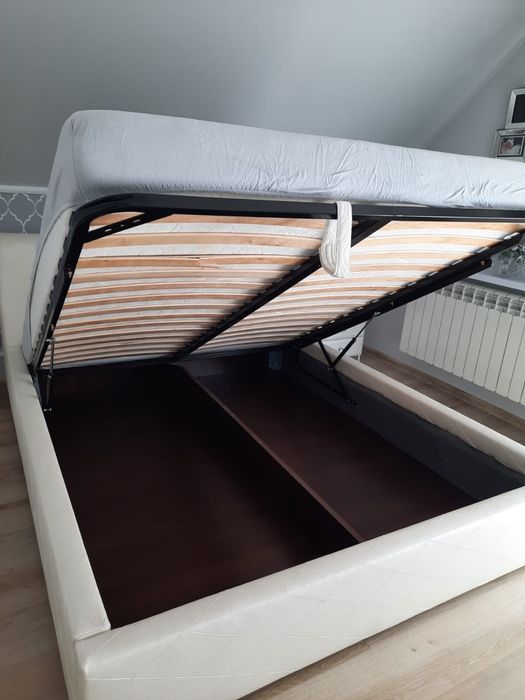 Łóżko tapicerowane dwuosobowe