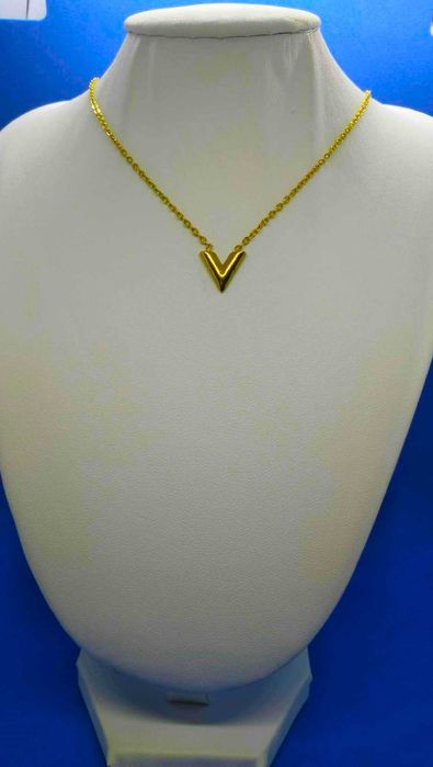 Colar Aço Dourado c/ V de Vitória NOVO - SALDO