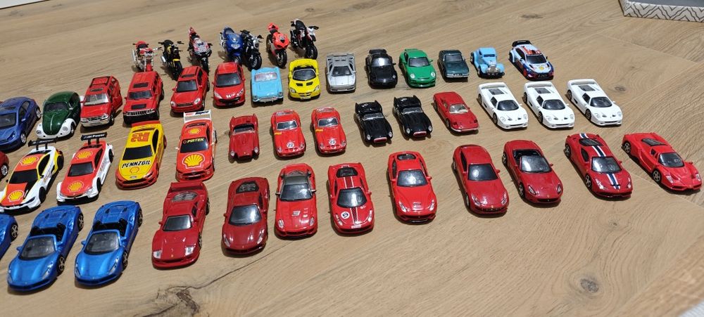 Zestaw samochodów i  motorów Welly Buurago 56 sztuk