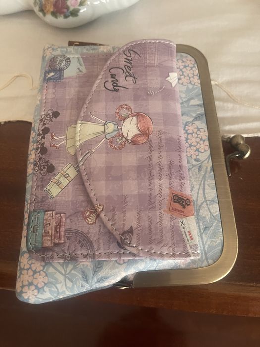 Carteira nova de senhora