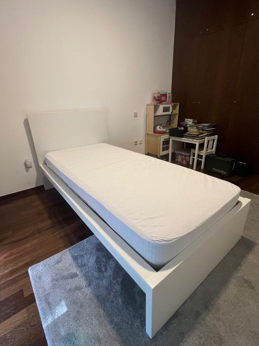 Cama solteiro lacada