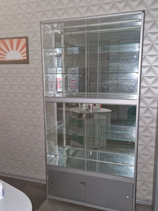 Стілаж вітрина з джеркалами