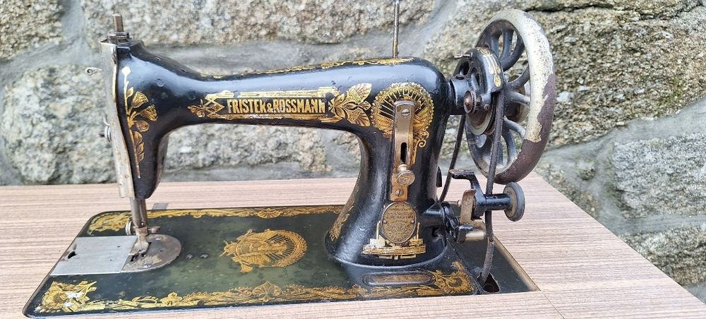 Maquina costura antiga