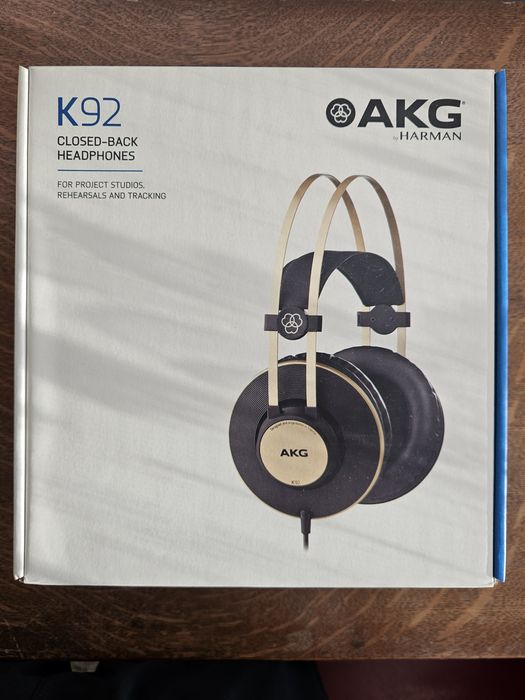Słuchawki AKG K92 plus stojak SpeedLink