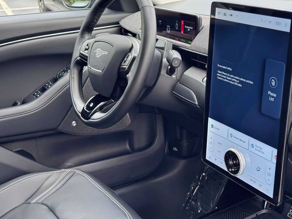 Ford Mustang Mach-E Premium      2025