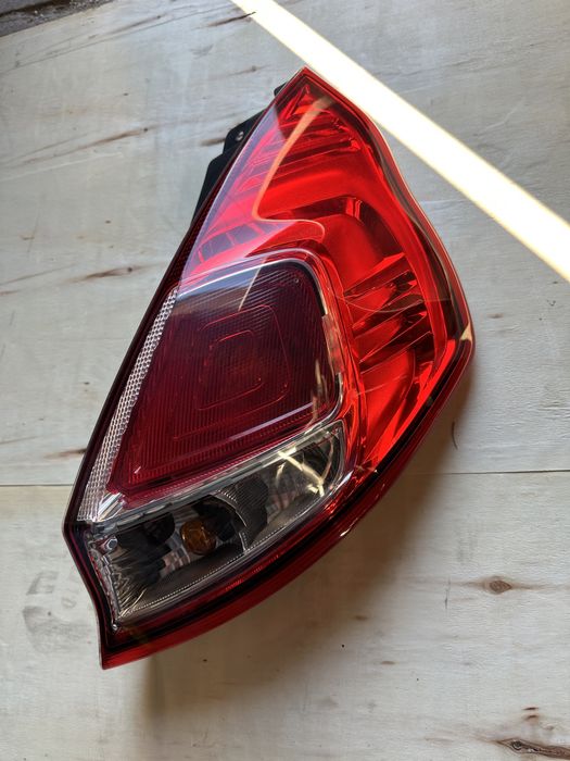Фонарь правый ford fiesta 2014 года