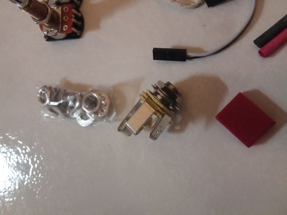 EMG - componentes solderless (pots, cabos, Jack stereo)