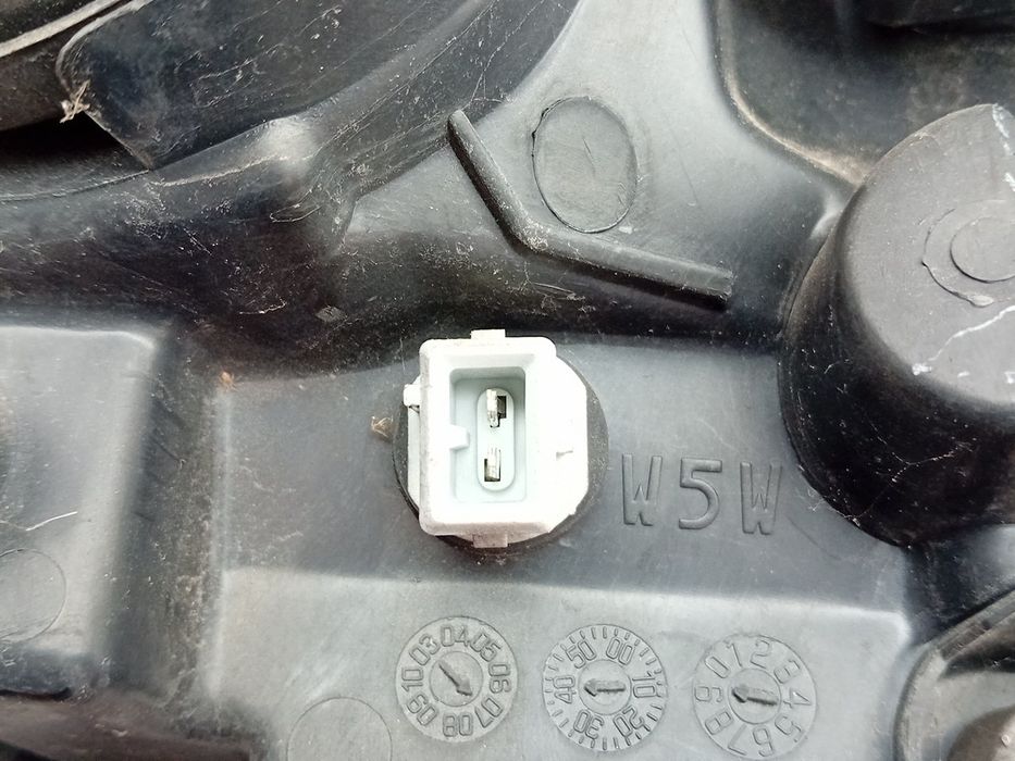 Ótica / farol esquerda PEUGEOT 107