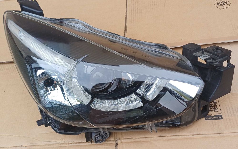 Lampa reflektor mazda 2 full led prawa europa idealna