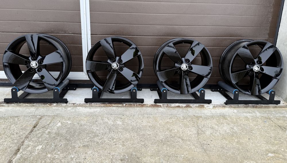4x felgi aluminiowe Czarne 5x112 r17 et40 7J Alufelgi Oryginał Skoda