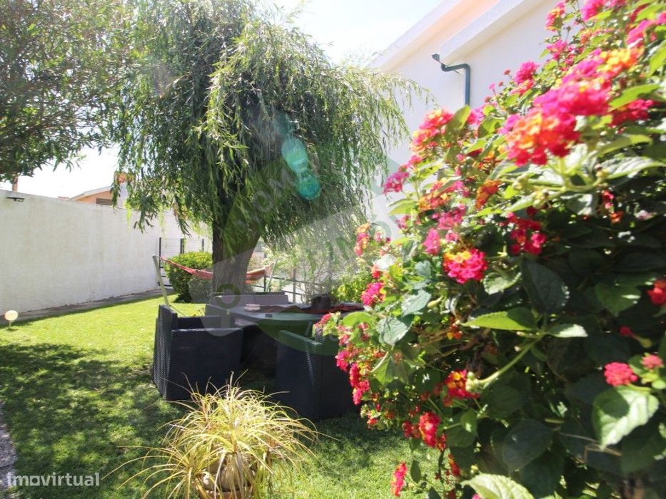 Apartamento T3+2 com jardim e estúdio independente..
