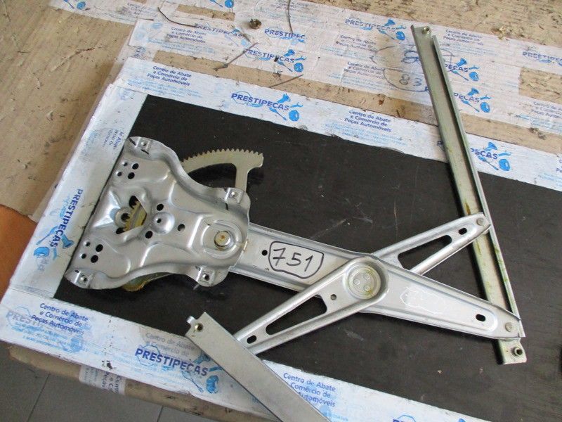 Elevador vidros frente direito TOYOTA Avensis Liftback (_T25_)