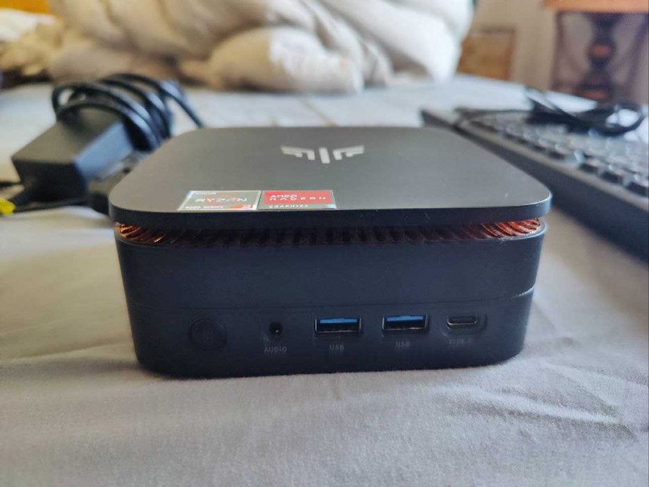 Mini PC Gaming NiPoGi P1 - AMD Ryzen Pro 7330U (4C/8T) | 16GB RAM + 256GB SSD