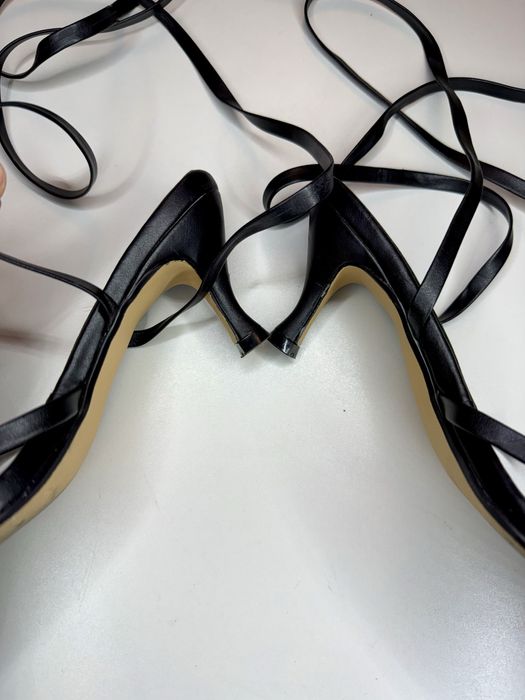 Босоніжки з завʼязками